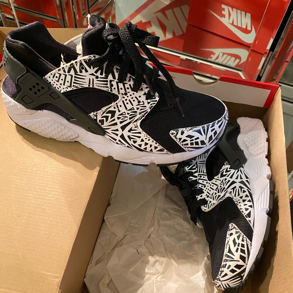 Nike Air Huarache in Black & White Run Print